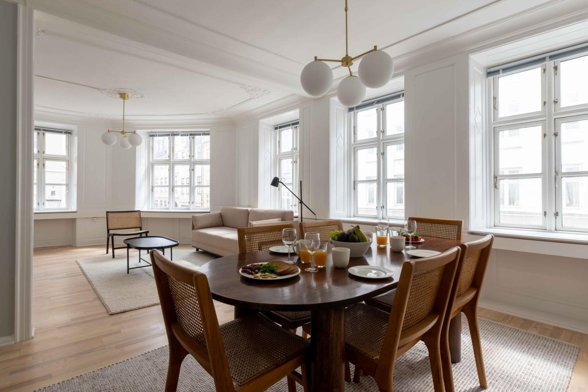 Spacious Tivoli Gardens Apartment W 3 Bedrooms Koppenhága Kültér fotó